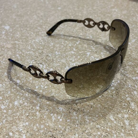Authentic Gucci sunglasses. Size 6.5x2 - Picture 2 of 4